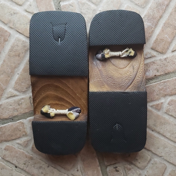 NWOT 9 1/2 Chinese Style Thong Sandals - Picture 3 of 4